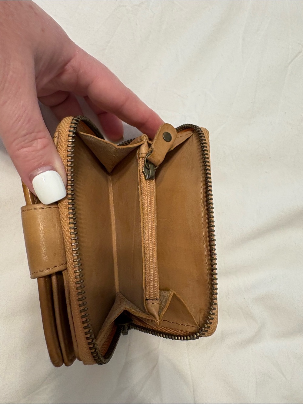 Small Compact Leather  Wallet in Tan - Picture 2 of 5